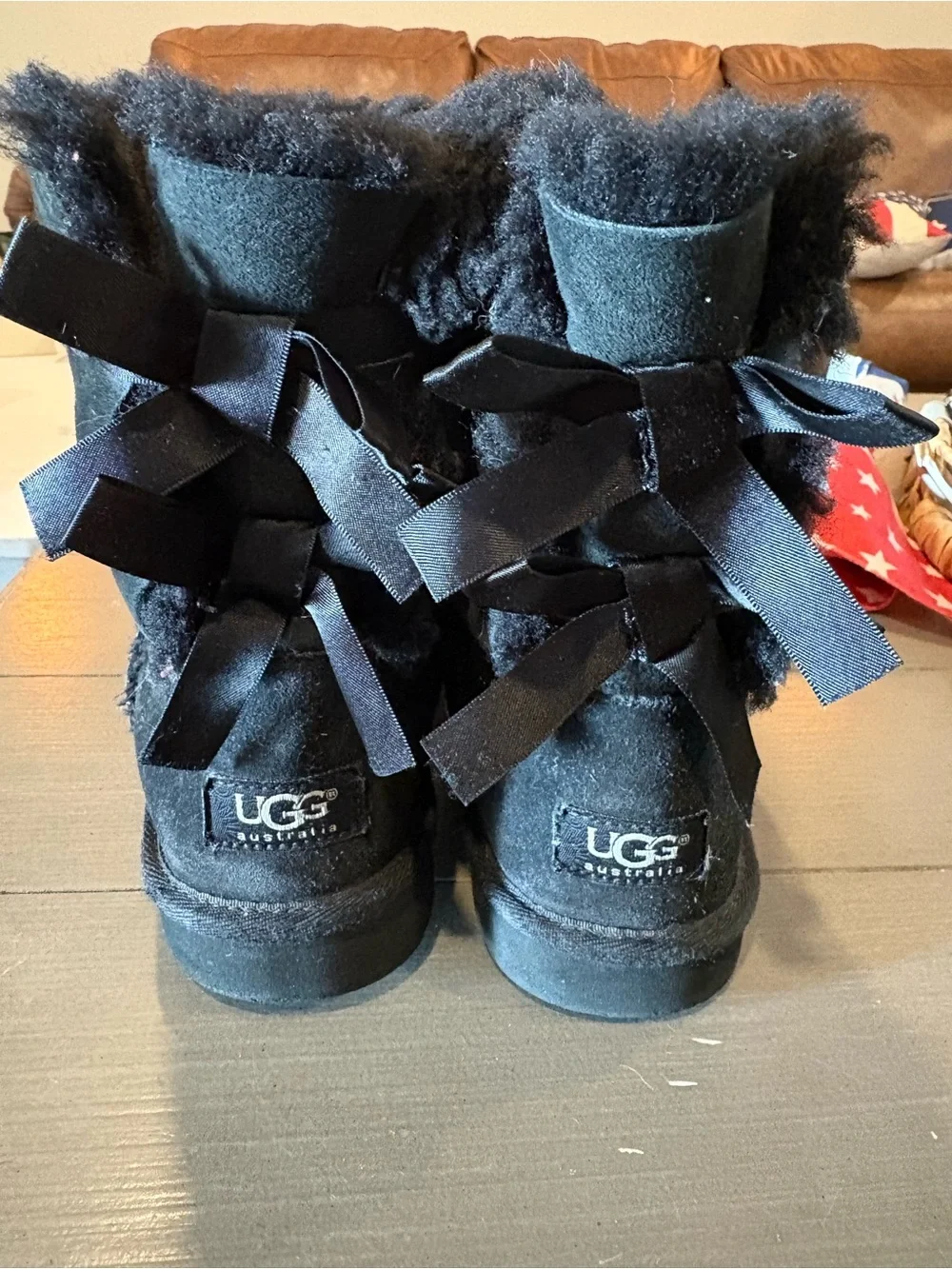 UGG Bailey Bow ll Black Short Shearling Boots - Women's /girls Size 5